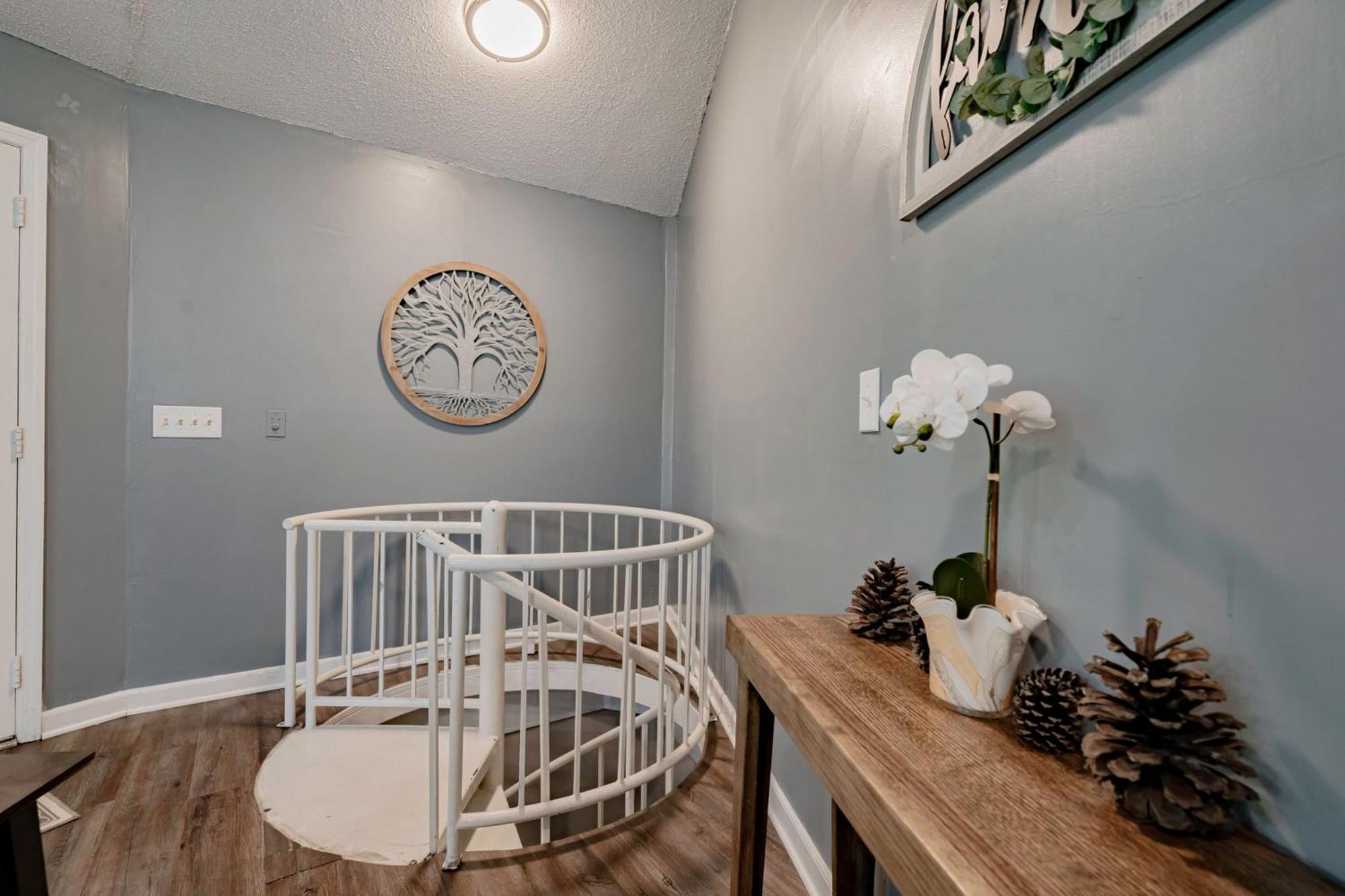 Vila Opulent Octagonal Oasis With Spiral Stairs-Minutes To Base Kolumbie Exteriér fotografie